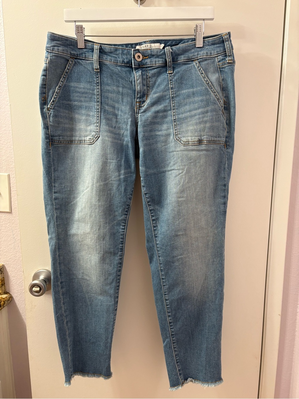 Torrid DENIM size 10 Light Blue Cropped Ankle Jeans with Patch Pockets NWOT